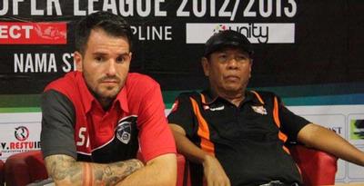 Pelatih Persisam Samarinda Sartono Anwar mengakui timnya kalah kelas dari Persib