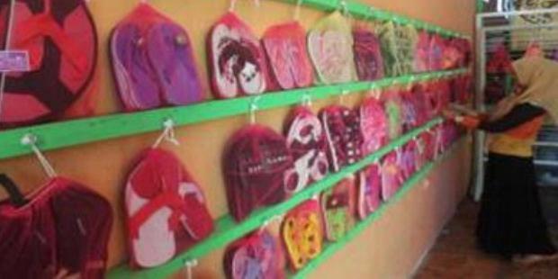 &#91;HOT&#93; Ibu Ini Meraup Untung Puluhan Juta dari Bisnis Sandal Gan!