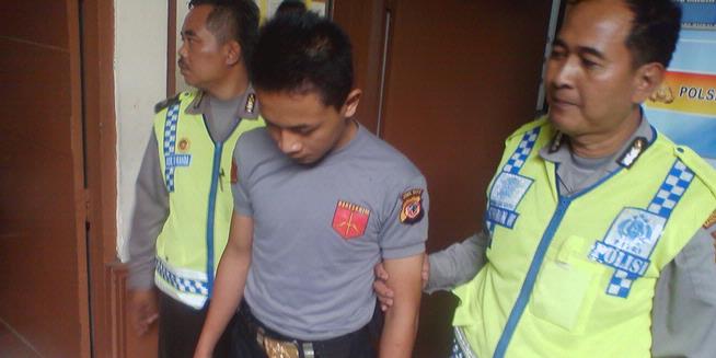 Polisi Gadungan Modal 300ribu Untung 6jt rupiah