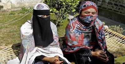 Perempuan dari Sabuk Suku Pakistan Tantang Taliban