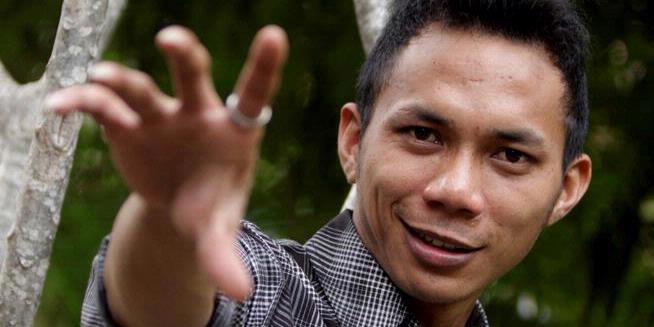 (ngakak) Hatta Rajasa Pertimbangkan Norman Kamaru Jadi Caleg 