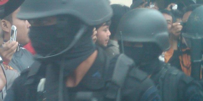 DENSUS 88 MENAMBAH PERSONIL KE CIGONDEWAH BANDUNG