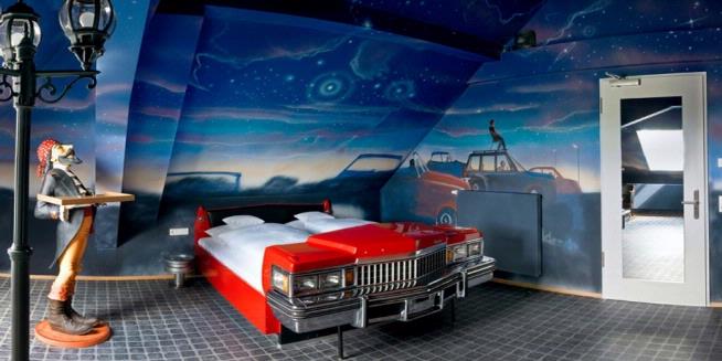 V8 Hotel... "Hotel Mobil" untuk Penggemar Otomotif!