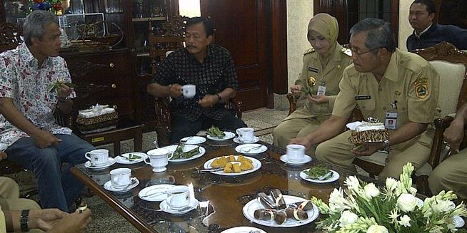 Gubernur Baru &#91;Anget&#93;