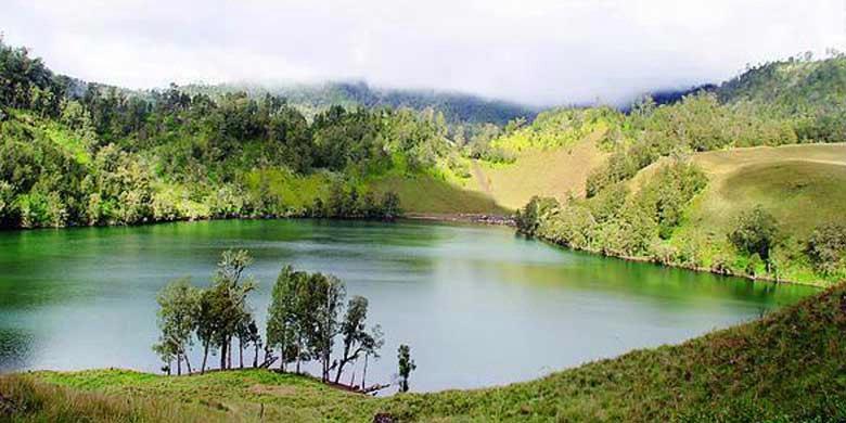 NONTON FILM 5CM - PASTI TAU INI ( RANU KUMBOLO )