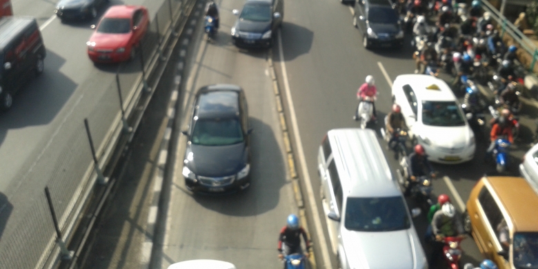 Awas! Masuk Jalur Busway Tdk Bisa Perpanjang STNK