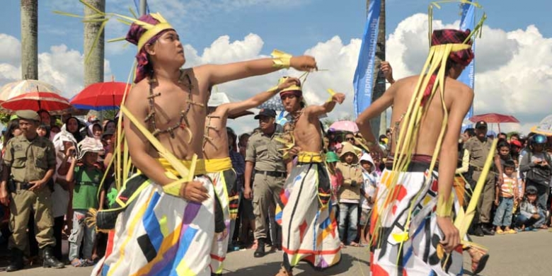 hot-yuk-nonton-festival-budaya-erau-2014-di-tenggarong