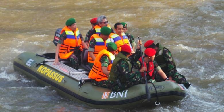 Jokowi Minta Panglima TNI Disiplinkan Warga DKI