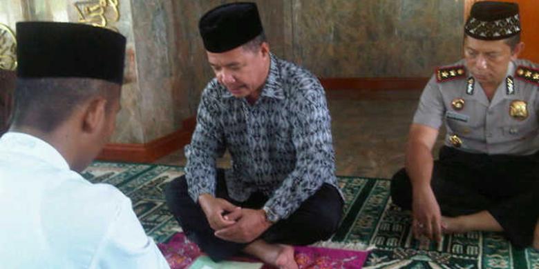 &#91;berita ringan&#93; Pasangan Ini Menikah dengan Maskawin 30 Pohon Kelapa