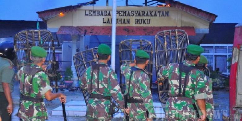 LP Labuhan Ruku Terbakar, Para Napi Melarikan Diri &amp; Berbuat Kerusuhan