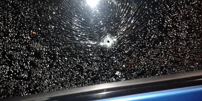 #Nganu gan, Taksi Blue Bird Ditembaki Orang Tak Dikenal di Tol Tebet 