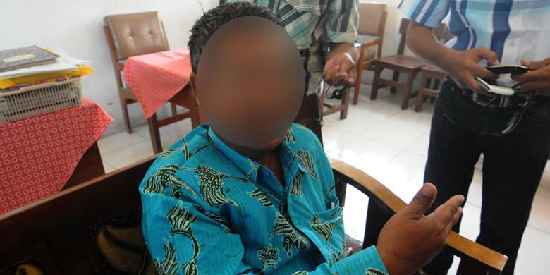 Ciumi Bibir Siswi SD, Guru Ini Dinonaktifkan