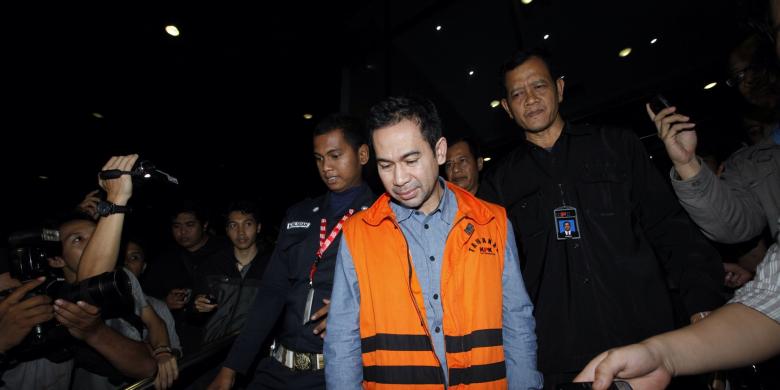 Malam-malam, Adik Ratu Atut Dikonfirmasi Barang Bukti