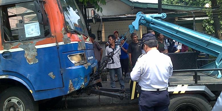 "Ibu-ibu, Bapak-bapak, Saya Minta Maaf karena Nerobos Palang Kereta"