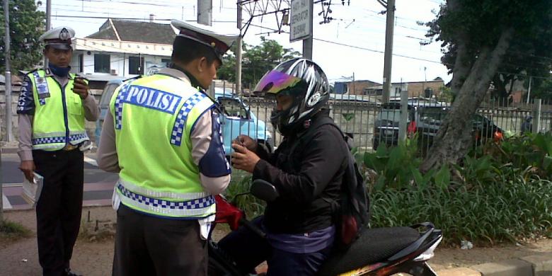 Penerobos &quot;Busway&quot; pada Hari Pertama Setor Rp 127 Juta