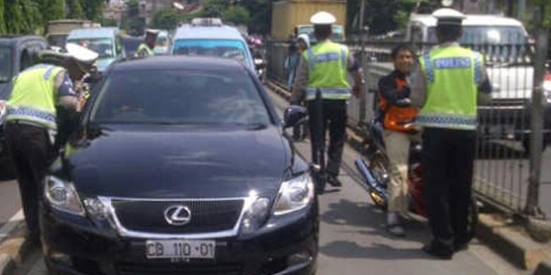 Weleh! Ahok bakal Izinkan Mobil Mewah Masuk Busway