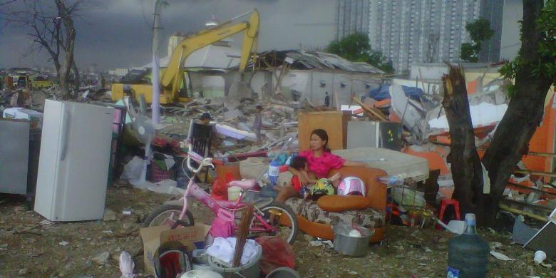 &#91;Jakarta News&#93; Tangis Bayi di Tengah Penertiban Taman Burung Waduk Pluit
