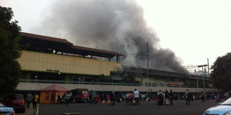 #Breaking News : Kebakaran di Stasiun Gambir