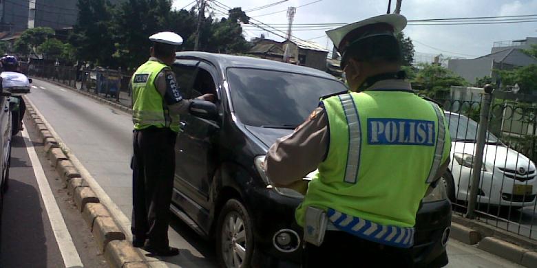 Ini Identitas Polisi yang Memarahi Penumpang dan Menilang Sopir Transjakarta