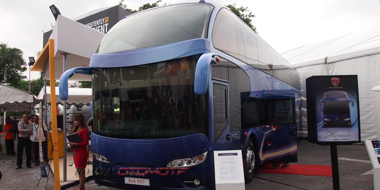 Nih, Bus Tingkat Asli Indonesia! Cinta produk dalam negri . &#91;full PICT&#93;