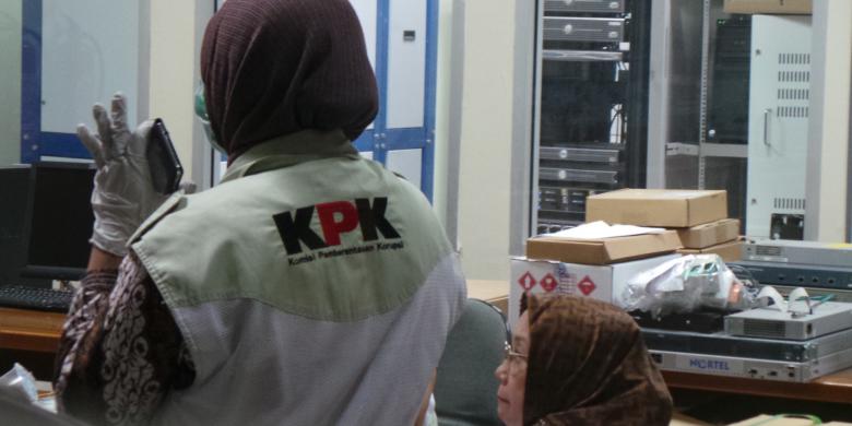 Kampanye Anti-Korupsi DPR, Dipuji di Luar, Diusut di Dalam Negeri