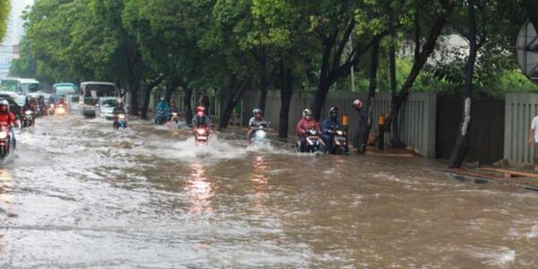 Banjir, Lalu Lintas Jakarta Lumpuh