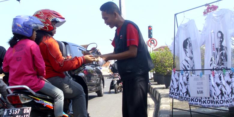 Belum Capres, Kaus Jokowi Sudah Laris di Semarang