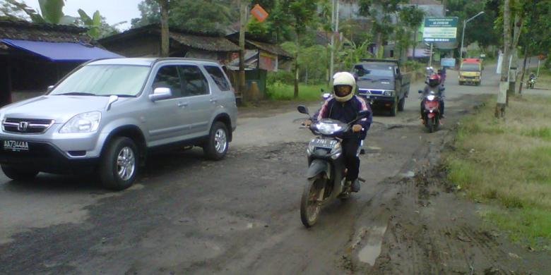 jalan rusak tidak ada yang prihatin