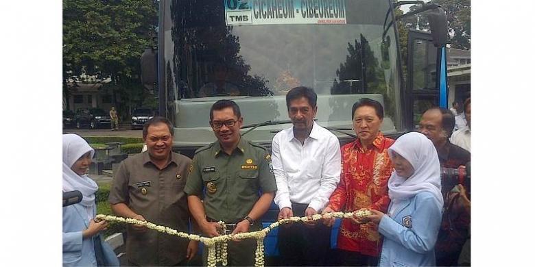 kamis-bus-kota-di-bandung-gratis
