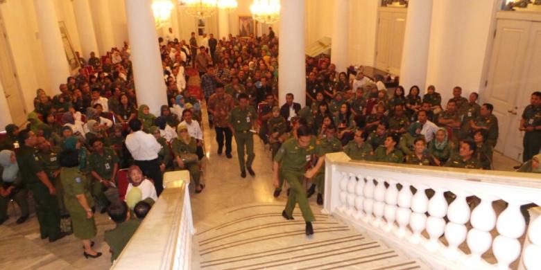 Jokowi Marahi Ratusan PNS