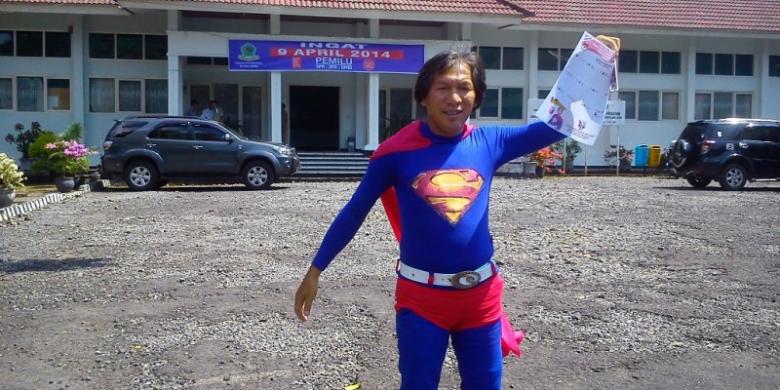 CALEG INI KAMPANYE PAKE BAJU SUPERMAN 