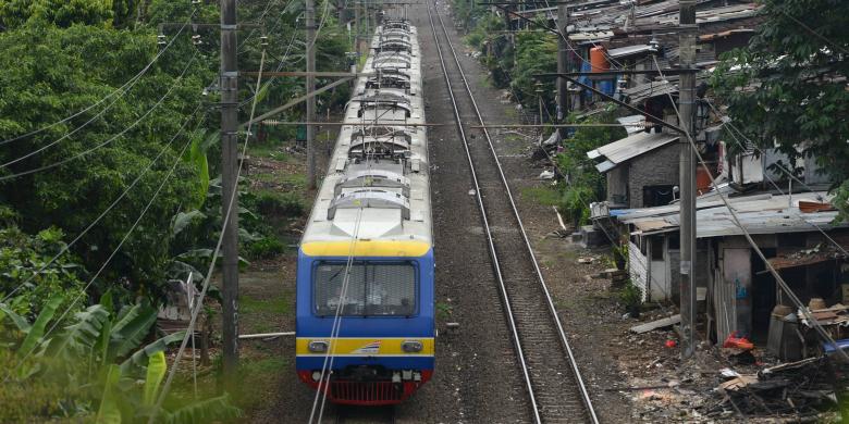 Iseng Lempari KRL, Belasan Pelajar Disuruh &quot;Push-up&quot;