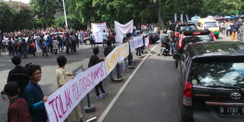 Utk Panastak Yg Masih Beringas !!! Ini Sikap Keluarga Mahasiswa ITB Tolak Jokowi