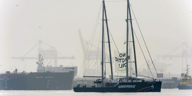 coba-halangi-tanker-rusia-30-aktivis-greenpeace-ditahan