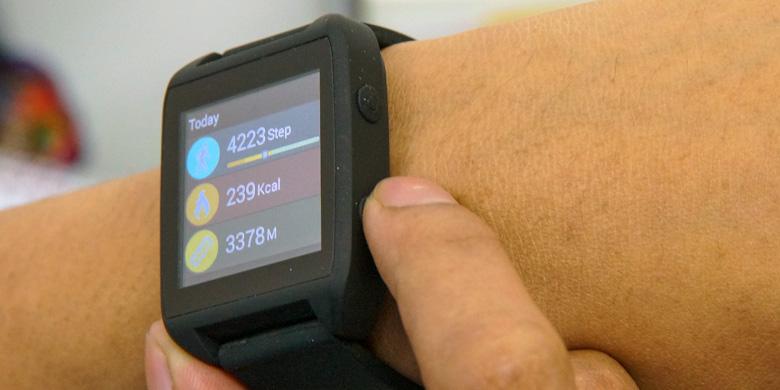 Mencoba Jam Tangan Android Kitkat 