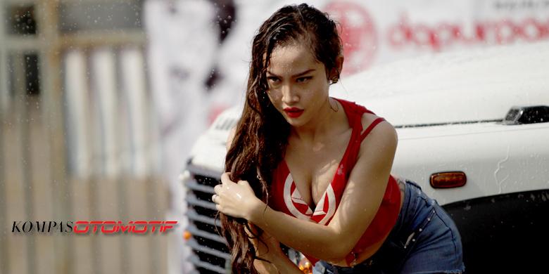 &quot;Gadis Basah&quot; Riuhkan Pameran Modifikasi