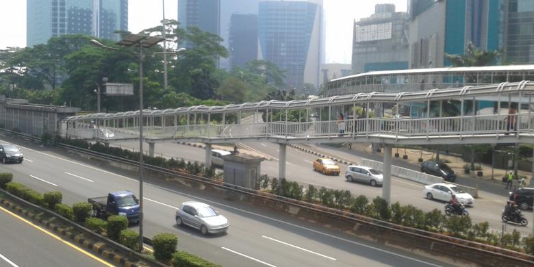 halte-transjakarta-dinilai-tak-ramah-terhadap-lansia