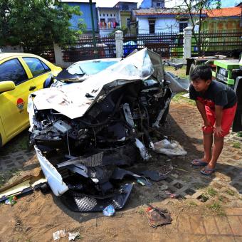 Tabrak Truk di Tol Priok, &quot;Moncong&quot; Lamborghini Tak Berbentuk
