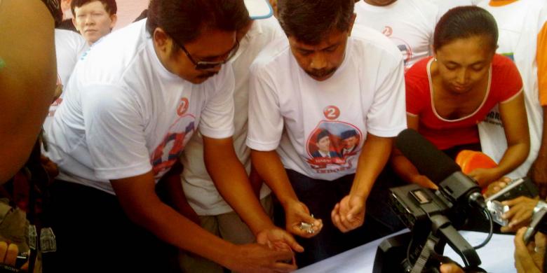 &#91;Persis Pendukung Mega&#93; Relawan Dukung Jokowi-JK dengan CAP JEMPOL DARAH