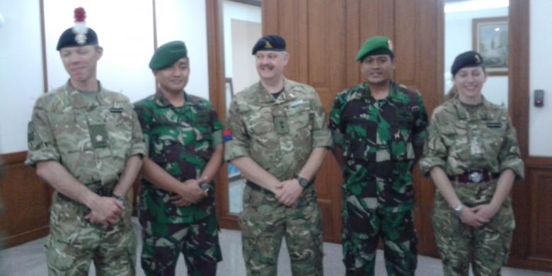 Tentara Inggris Temui Ahok di Balaikota