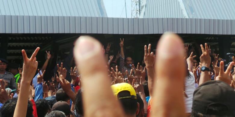 cak-lontong-bilang-bakal-quotmikirquot-100-kali-kalau-ikut-jokowi-blusukan-lagi
