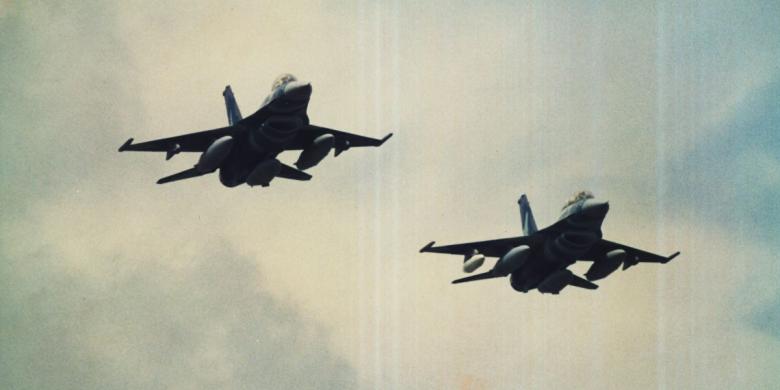 pesawat-f16-berseliweran-di-atas-senayan-ada-apa