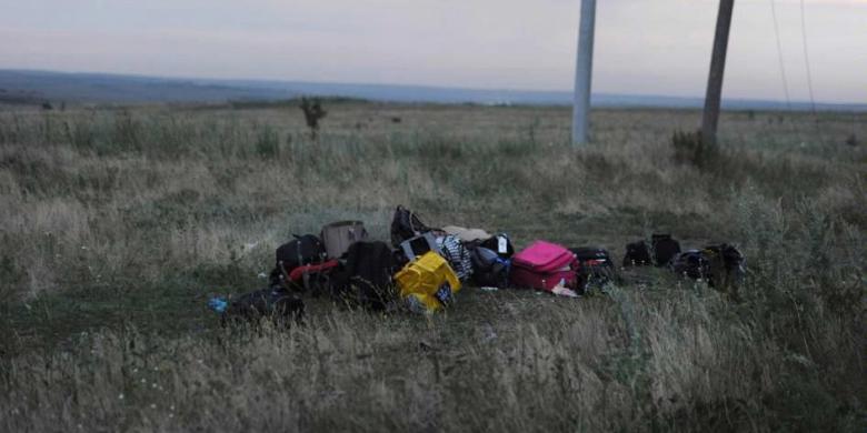 Foto-Foto ASLI dari TKP Jatuhnya Pesawat Malaysia Airlines MH17 di Ukraina +UPDATE