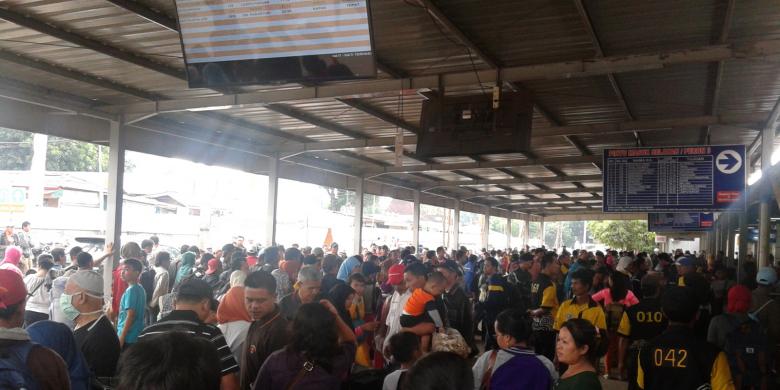 pemudik-dengan-kereta-api-tahun-ini-meningkat-186-persen