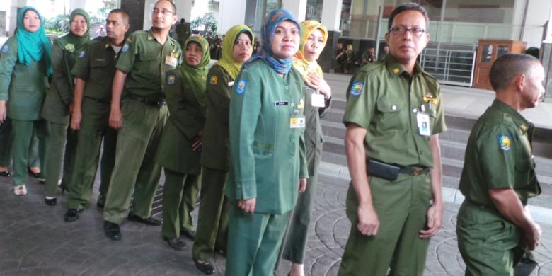 sempat-quotmolorquot-gaji-pns-dki-cair-sore-ini