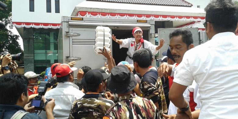 panasbung-rebutan-nasi