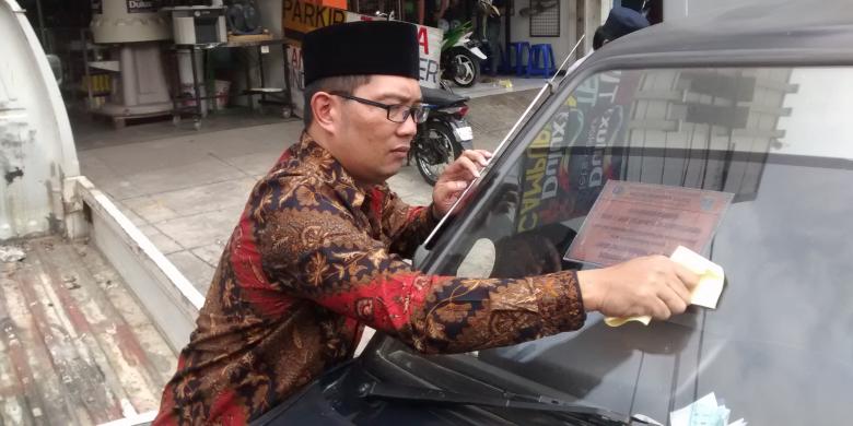 kalpataru-buang-sampah-sembarangan-di-bandung-siap-siap-didenda-sampai-rp-5-juta