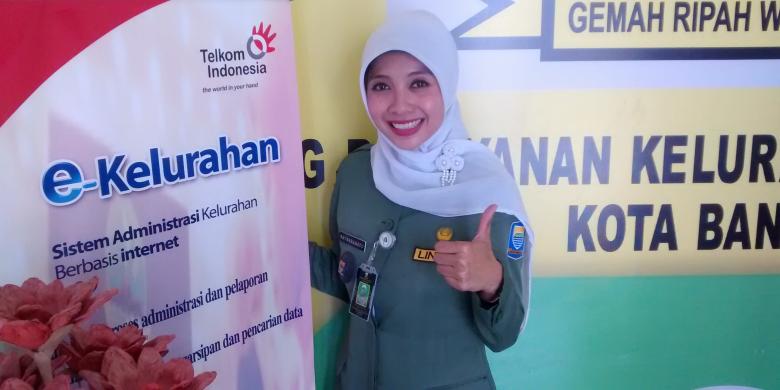 Ratna Rahayu, Lurah Cantik dari Sadang Serang