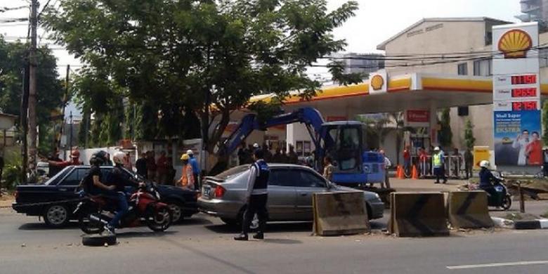 tiang-pancang-jalur-mrt-layang-mulai-dibangun-di-depan-blok-m-plaza