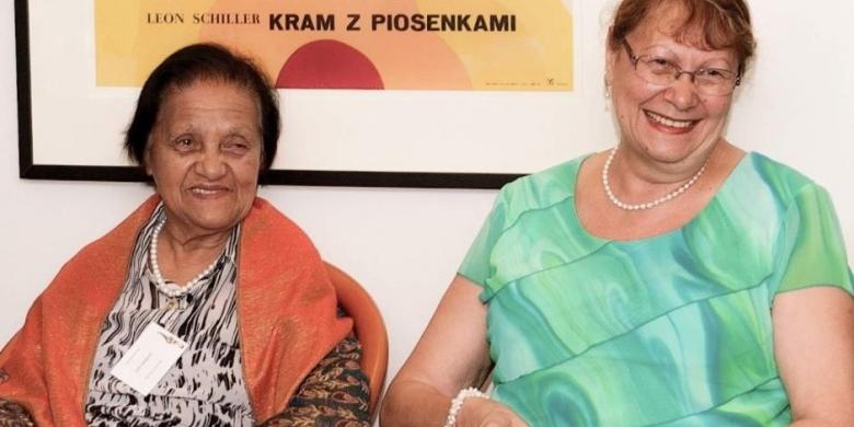 Wanita Ini Meraih Gelar Sarjana pada Umur 85 Tahun